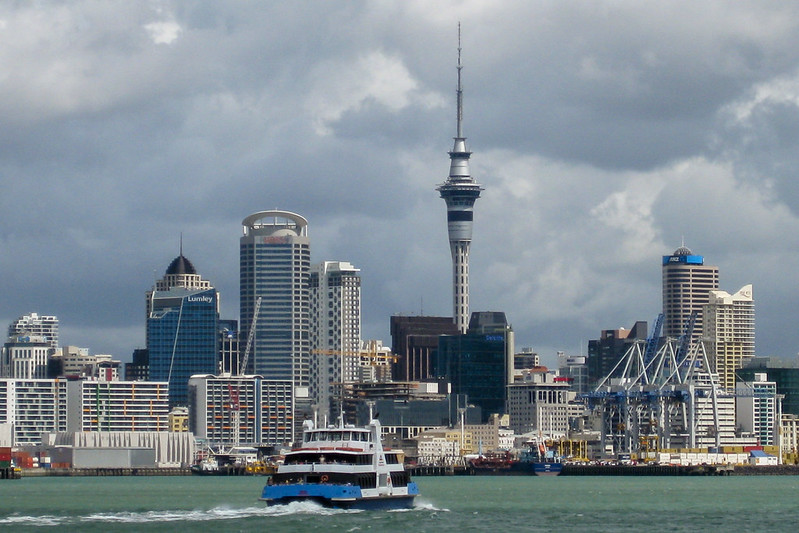 Auckland   |   Skyline<br/>© <a href="https://flickr.com/people/64453831@N08" target="_blank" rel="nofollow">64453831@N08</a> (<a href="https://flickr.com/photo.gne?id=51166066624" target="_blank" rel="nofollow">Flickr</a>)