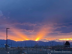 May 8, 2021 - Fantastic crepuscular rays at sunset. (Steve Barnes)