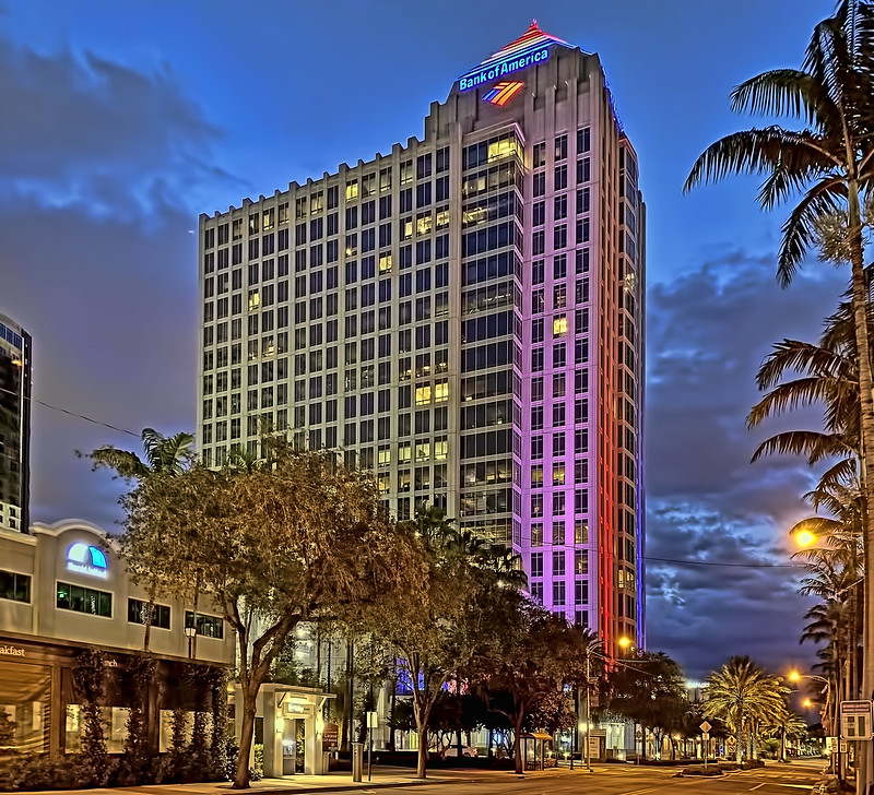 Bank of America Plaza, 401 East Las Olas Boulevard Fort Lauderdale, Florida, USA / Built: 2002 / Architect: Cooper Carry, Inc. / Height: 265 ft / Floors: 23 / Building Usage: Commercial Office / Architectural Style: Postmodernism<br/>© <a href="https://flickr.com/people/126251698@N03" target="_blank" rel="nofollow">126251698@N03</a> (<a href="https://flickr.com/photo.gne?id=51177675613" target="_blank" rel="nofollow">Flickr</a>)