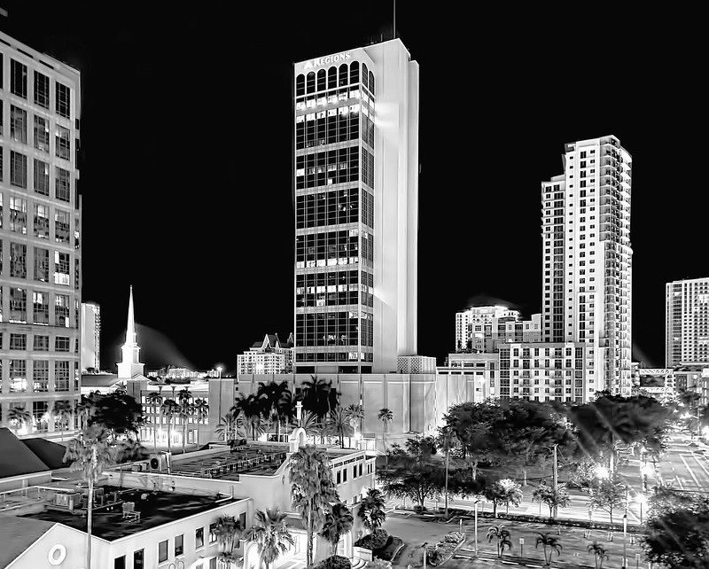 One Financial Plaza, 100 SE 3rd Street, Fort Lauderdale, Florida, USA / Built: 1972 / Architect: Kelley-Marshall & Associates / Floors: 28 / Height: 375.00 ft / Building Usage: Commercial Office / Architectural Style: Modernism<br/>© <a href="https://flickr.com/people/126251698@N03" target="_blank" rel="nofollow">126251698@N03</a> (<a href="https://flickr.com/photo.gne?id=51183225337" target="_blank" rel="nofollow">Flickr</a>)