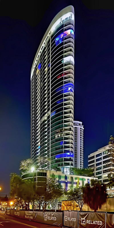 Icon Las Olas, 500 East Las Olas Boulevard, Fort Lauderdale, Florida, USA / Built: 2017 / Floors: 44 / Height: 455 feet / Architect: Sieger Suarez Architects / Architectural Style: Modernism<br/>© <a href="https://flickr.com/people/126251698@N03" target="_blank" rel="nofollow">126251698@N03</a> (<a href="https://flickr.com/photo.gne?id=51185412969" target="_blank" rel="nofollow">Flickr</a>)