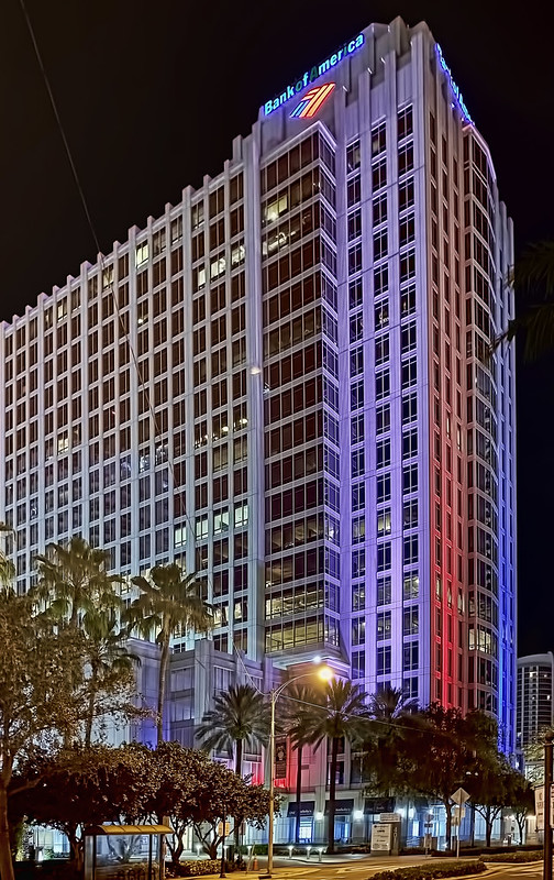 Bank of America Plaza, 401 East Las Olas Boulevard Fort Lauderdale, Florida, USA / Built: 2002 / Architect: Cooper Carry, Inc. / Height: 265 ft / Floors: 23 / Building Usage: Commercial Office / Architectural Style: Postmodernism<br/>© <a href="https://flickr.com/people/126251698@N03" target="_blank" rel="nofollow">126251698@N03</a> (<a href="https://flickr.com/photo.gne?id=51188277152" target="_blank" rel="nofollow">Flickr</a>)