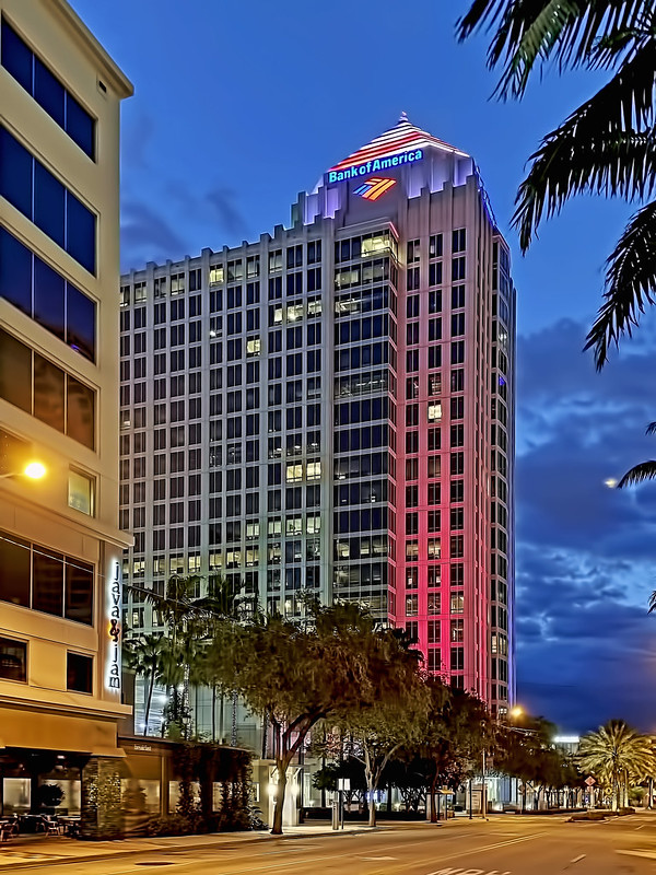 Bank of America Plaza, 401 East Las Olas Boulevard Fort Lauderdale, Florida, USA / Built: 2002 / Architect: Cooper Carry, Inc. / Height: 265 ft / Floors: 23 / Building Usage: Commercial Office / Architectural Style: Postmodernism<br/>© <a href="https://flickr.com/people/126251698@N03" target="_blank" rel="nofollow">126251698@N03</a> (<a href="https://flickr.com/photo.gne?id=51192405802" target="_blank" rel="nofollow">Flickr</a>)