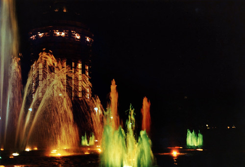 Mannheim 1987 (13) Wasserspiel am Wasserturm • <a style="font-size:0.8em;" href="http://www.flickr.com/photos/69570948@N04/51196358357/" target="_blank">Auf Flickr ansehen</a>