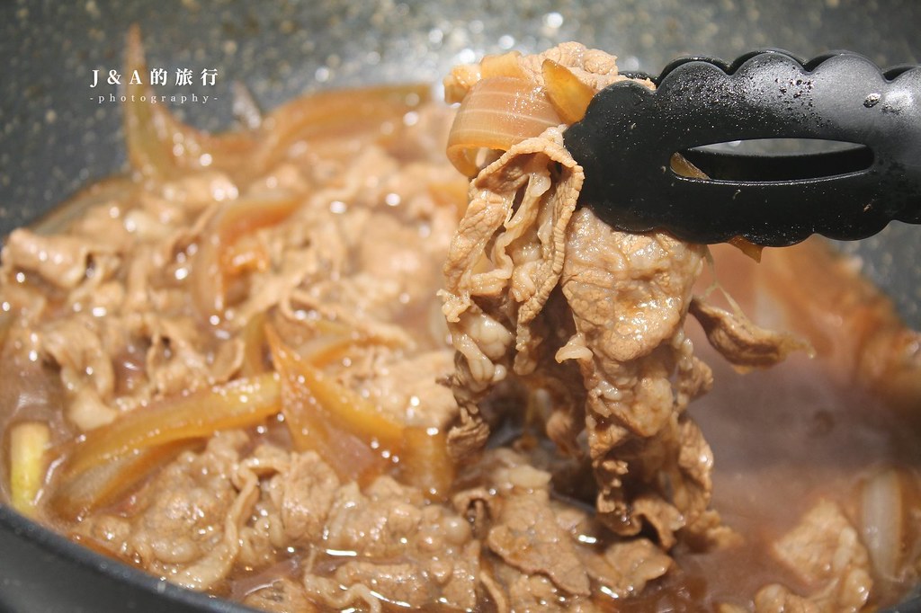 【食譜】牛丼。15分鐘完成簡單好吃的日式牛肉飯，牛丼醬汁做法分享 @J&amp;A的旅行