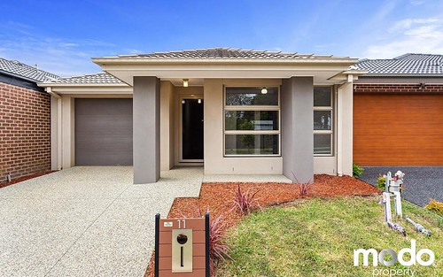 11 Kalbian Dr, Clyde North VIC 3978