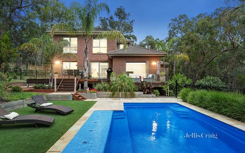 4 Hill St, Park Orchards VIC 3114