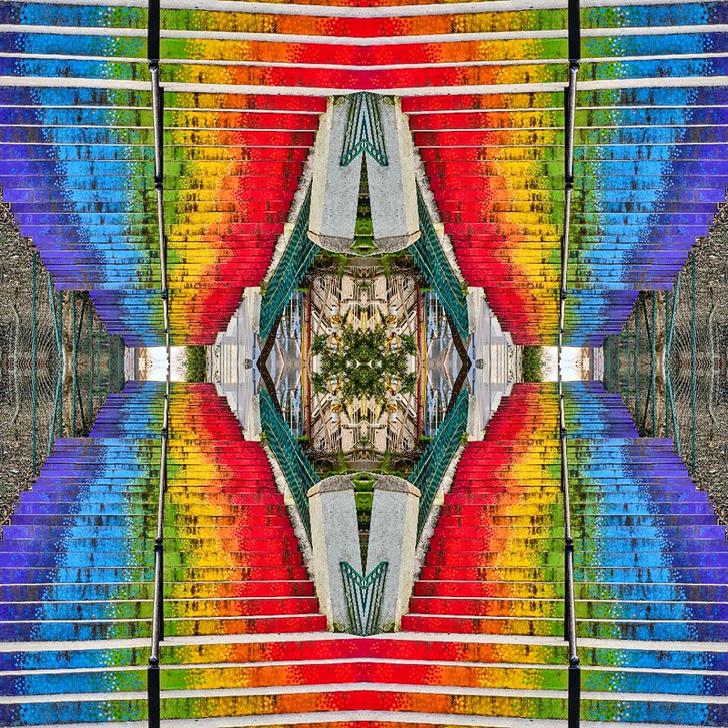 Mirrored rainbow stairs<br/>© <a href="https://flickr.com/people/188717768@N07" target="_blank" rel="nofollow">188717768@N07</a> (<a href="https://flickr.com/photo.gne?id=51209016301" target="_blank" rel="nofollow">Flickr</a>)