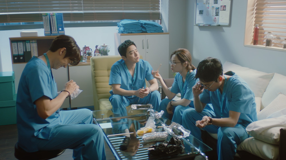 Netflix 6月強檔影集回歸!《AV帝王》、《機智醫生生活》、《亞森羅蘋》第二季追好追滿 9 Hospital 2106-1