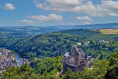 Burg Vianden en Rivier de Our - Vianden - Luxemburg
