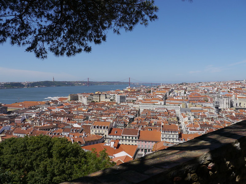 Lisbonne - Vue sur la ville<br/>© <a href="https://flickr.com/people/29921027@N08" target="_blank" rel="nofollow">29921027@N08</a> (<a href="https://flickr.com/photo.gne?id=51230660239" target="_blank" rel="nofollow">Flickr</a>)