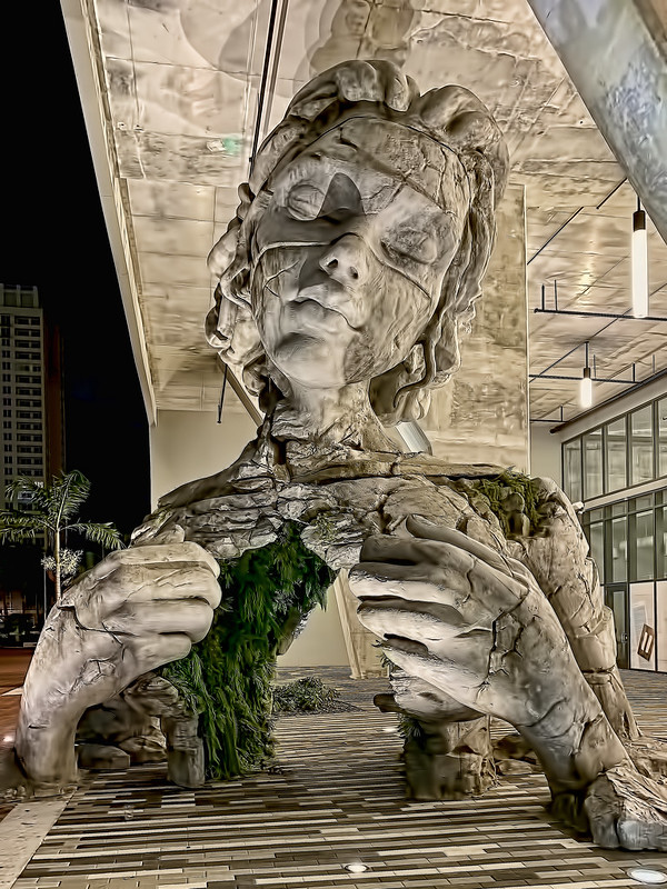 "Thrive" Artist: Daniel Popper, 300 SW 1st Avenue, Fort Lauderdale, Florida, USA / Created: 2020 / Height: 30 ft tall / Created: Using GRFC, fiberglass and covered in reinforced concrete / Weight: 14 Tons<br/>© <a href="https://flickr.com/people/126251698@N03" target="_blank" rel="nofollow">126251698@N03</a> (<a href="https://flickr.com/photo.gne?id=51240107956" target="_blank" rel="nofollow">Flickr</a>)