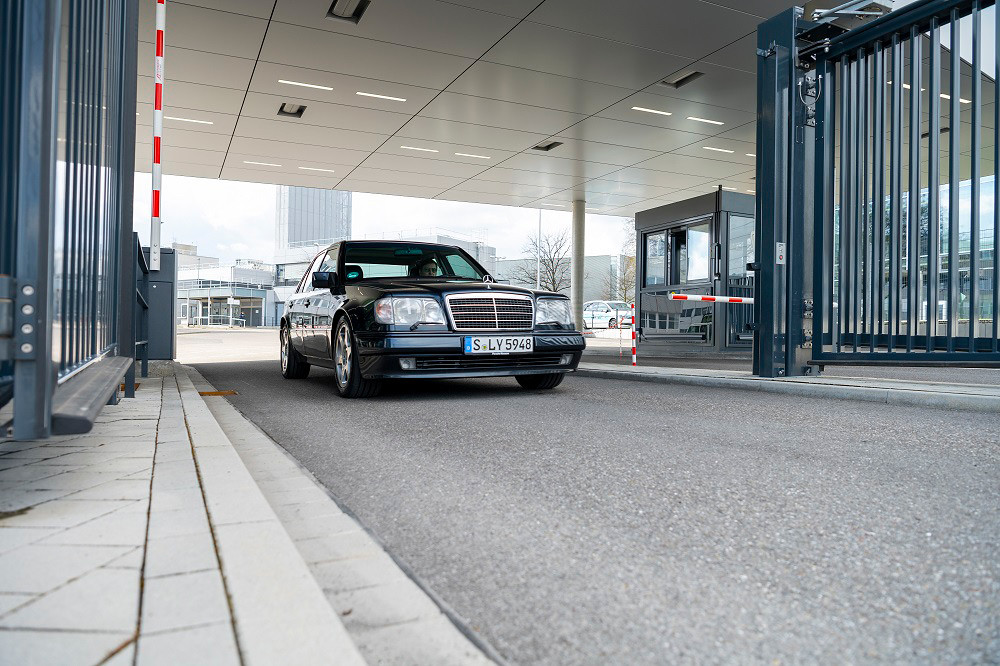 Porsche攜手Mercedes-Benz的結晶之作!賓士500 E誕生30週年展開尋根之旅 15 porsche 210608-16