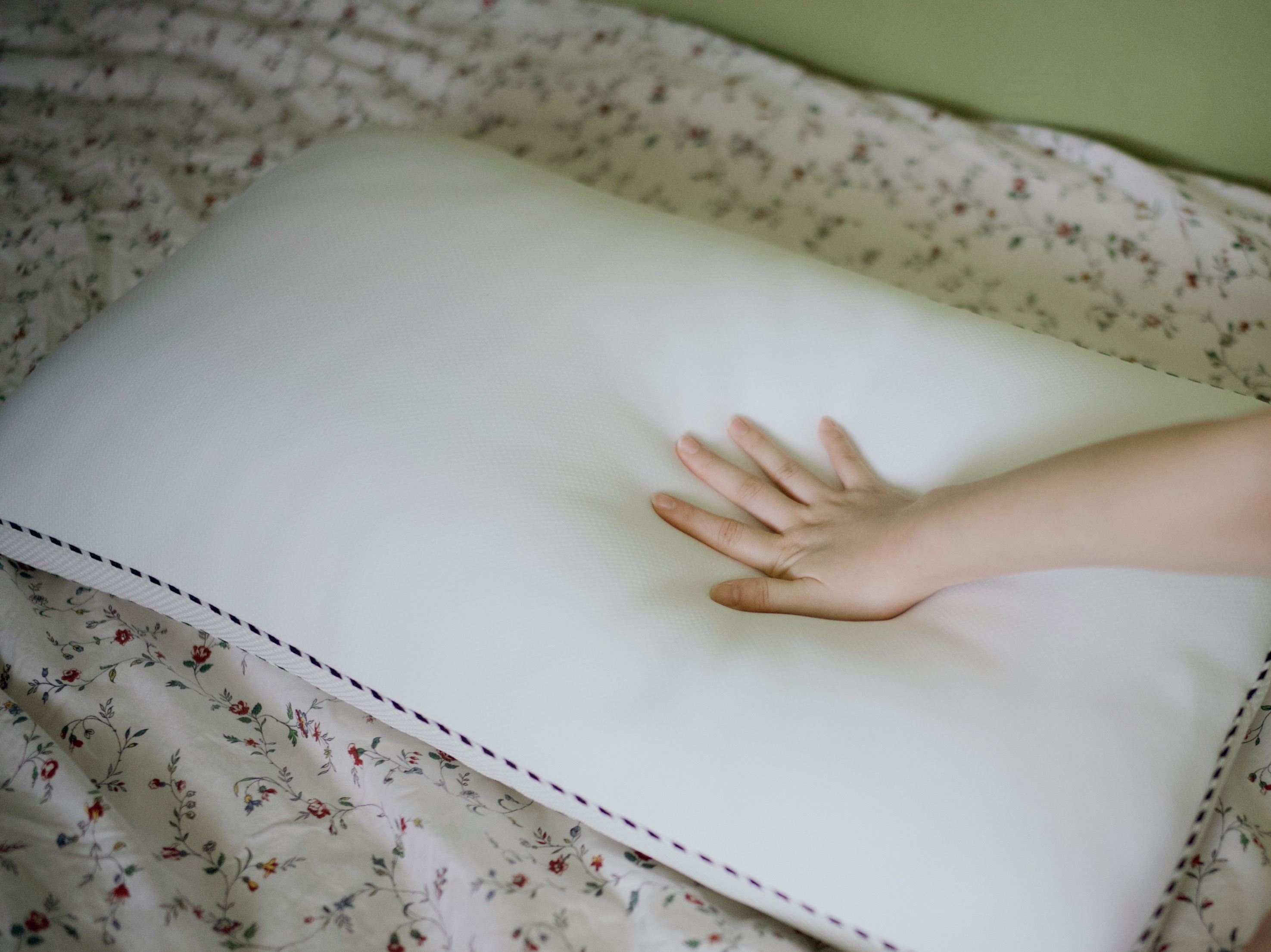 枕頭怎麼選？PTT網友狂推「朵法亞Darphia棉眠枕」免費7晚試睡。柔軟有支撐力可水洗