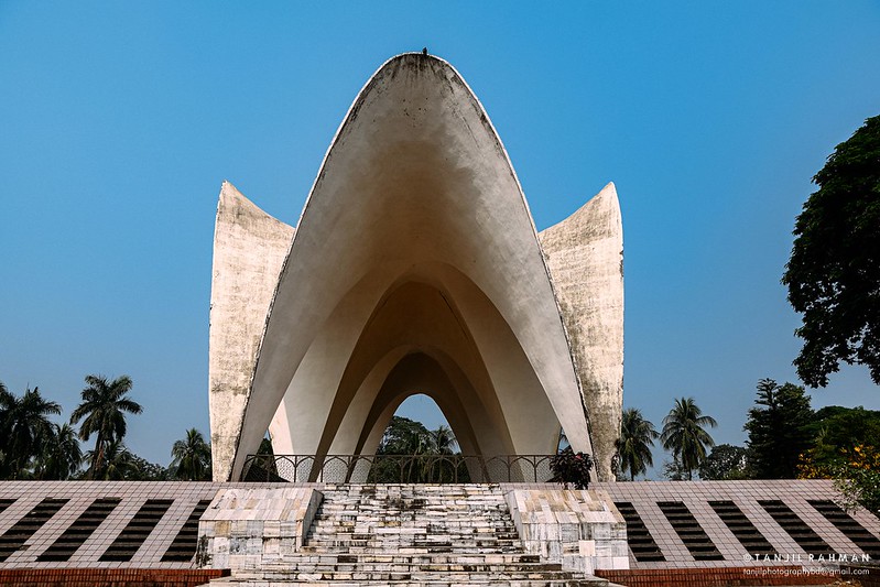 Dhaka The Mausoleum of Three Leaders Suhrawardy Udyan National Memorial<br/>© <a href="https://flickr.com/people/29707268@N05" target="_blank" rel="nofollow">29707268@N05</a> (<a href="https://flickr.com/photo.gne?id=51283147354" target="_blank" rel="nofollow">Flickr</a>)