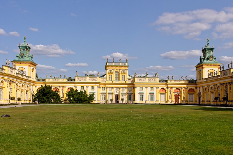 Wilanów Palace<br/>© <a href="https://flickr.com/people/142895074@N07" target="_blank" rel="nofollow">142895074@N07</a> (<a href="https://flickr.com/photo.gne?id=51328678962" target="_blank" rel="nofollow">Flickr</a>)