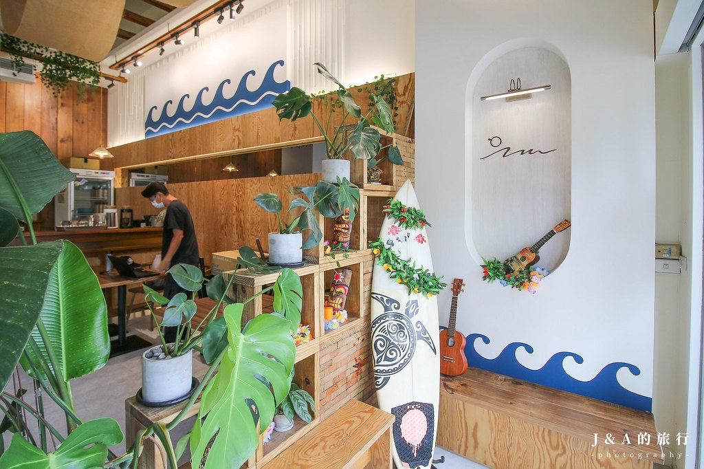 歐嚕歐嚕夏威夷餐盒。香蒜奶油蝦蝦飯香氣十足，充滿夏威夷風情的主題餐廳 @J&amp;A的旅行