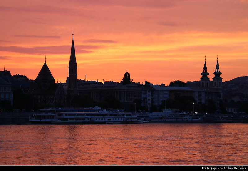 Sunset, Budapest, Hungary<br/>© <a href="https://flickr.com/people/59238173@N07" target="_blank" rel="nofollow">59238173@N07</a> (<a href="https://flickr.com/photo.gne?id=51341902944" target="_blank" rel="nofollow">Flickr</a>)