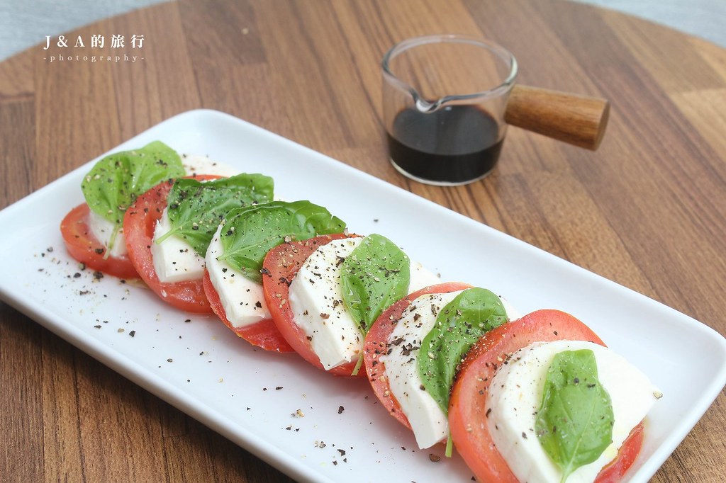 【食譜】卡布里沙拉 Caprese Salad。新手也能輕鬆完成的零失敗義大利經典沙拉 @J&amp;A的旅行