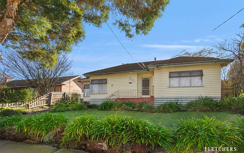15 Kneale Dr, Box Hill North VIC 3129