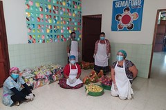 Niños y niñas de Hogares Comunitarios inician a recibir alimentos de la 7ma entrega by Comunicación Social Sosep