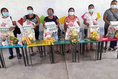 Niños y niñas de Hogares Comunitarios inician a recibir alimentos de la 7ma entrega by Comunicación Social Sosep