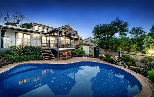 23 Beechwood Cl, Doncaster East VIC 3109