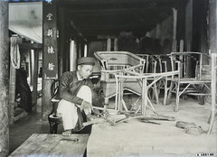 Atelier d'industrie familiale de Thai Binh (décembre 1928) : fabrication des sièges en rotin