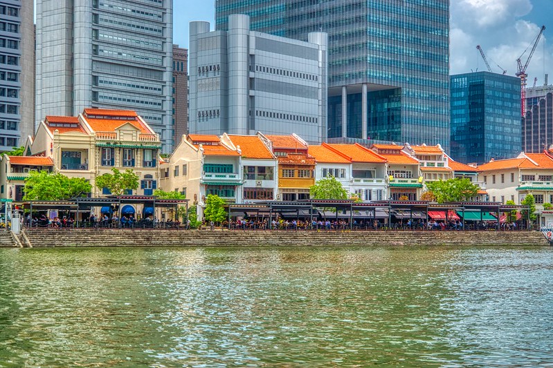 Boat Quay with traditional shop houses full of restaurants by the Singapore river<br/>© <a href="https://flickr.com/people/8136604@N05" target="_blank" rel="nofollow">8136604@N05</a> (<a href="https://flickr.com/photo.gne?id=51393489636" target="_blank" rel="nofollow">Flickr</a>)