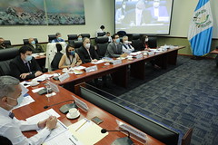 Reunión con alcaldes y gobernador del departamento de Guatemala. by Gobierno de Guatemala