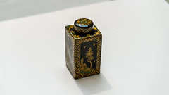 Delftware tea canister