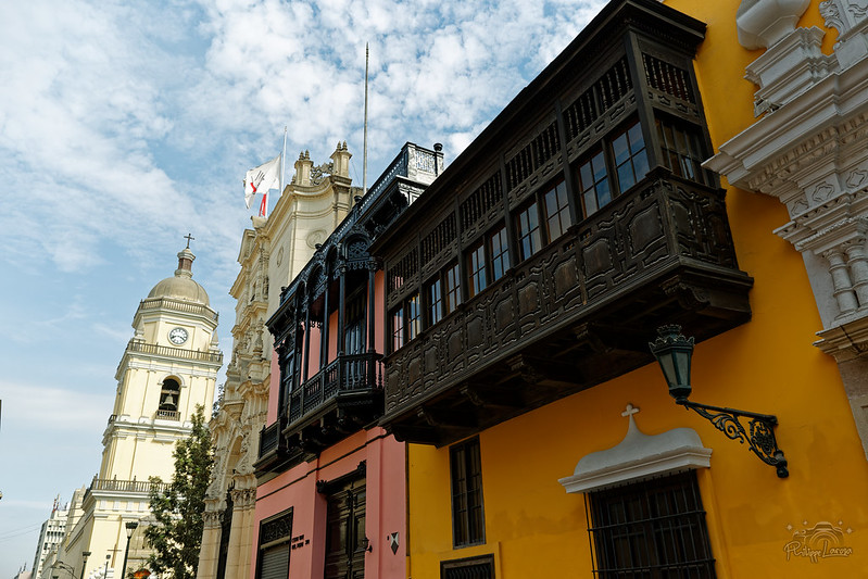 House with traditional balcony at city center in Lima (Peru)<br/>© <a href="https://flickr.com/people/153838065@N06" target="_blank" rel="nofollow">153838065@N06</a> (<a href="https://flickr.com/photo.gne?id=51476924959" target="_blank" rel="nofollow">Flickr</a>)