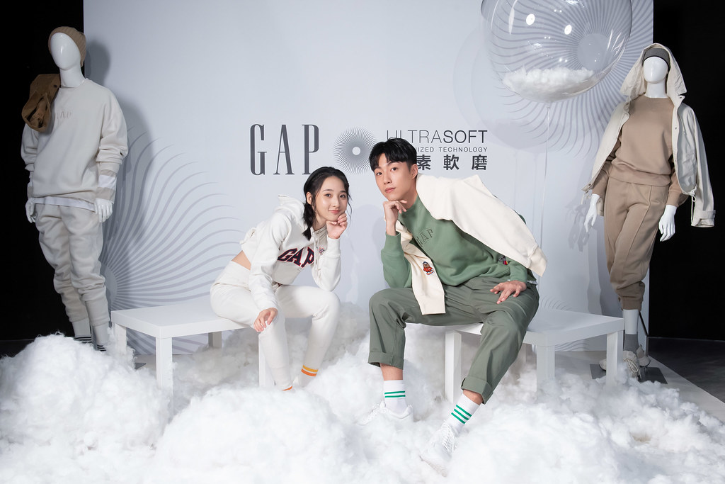 Gap秋冬推出「碳素軟磨」系列新品，旨在讓每個穿上Gap的消費者皆能柔軟而自在地做自己。此外，Gap更宣布「全民學長」蔡凡熙、「怪物新人」李沐加...