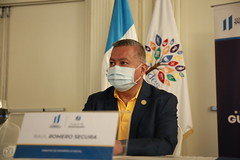 Presentación de aplicación para tablet y móvil del Registro Social de Hogares Sensible al Género by Mides Guatemala