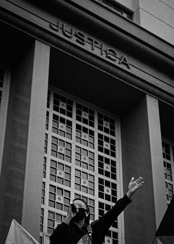 Leadership of the black movement fighting racism in front of the Palace of Justice in Santos-SP.