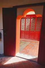 283: the temple side door