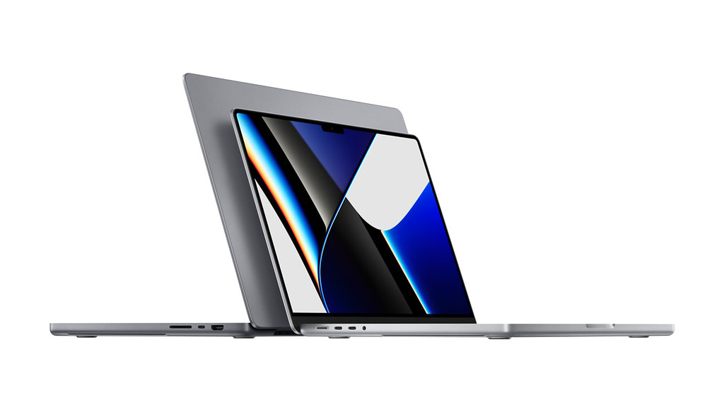 Apple_MacBook-Pro_16-14-inch_2up-alt-2-hero_twitter
