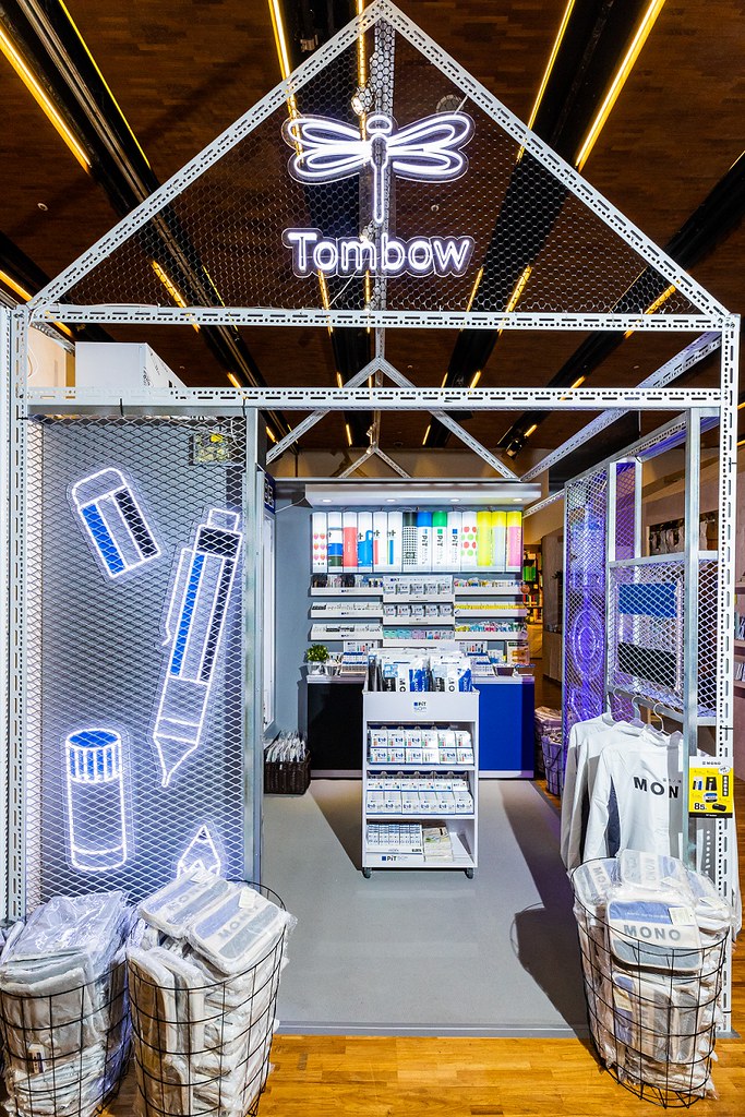 圖三：誠品書店「2021理想的文具」邀請8大文具品牌打造實體店面，像是Tombow強調未來文具店的時尚潮流感。