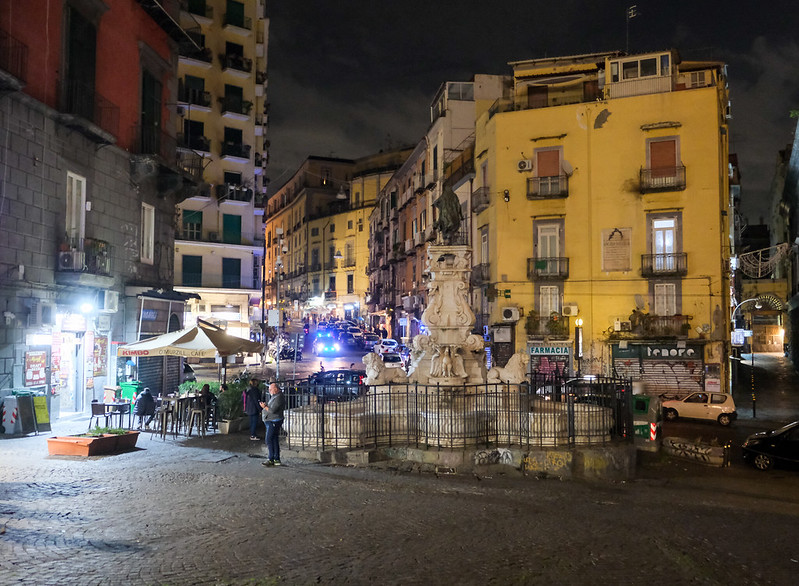 Naples at night<br/>© <a href="https://flickr.com/people/10345599@N03" target="_blank" rel="nofollow">10345599@N03</a> (<a href="https://flickr.com/photo.gne?id=51621081718" target="_blank" rel="nofollow">Flickr</a>)