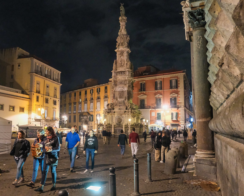 Piazza del Gesù Nuovo<br/>© <a href="https://flickr.com/people/10345599@N03" target="_blank" rel="nofollow">10345599@N03</a> (<a href="https://flickr.com/photo.gne?id=51621725080" target="_blank" rel="nofollow">Flickr</a>)
