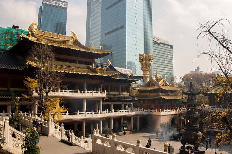 Jing'An Temple<br/>© <a href="https://flickr.com/people/140977171@N08" target="_blank" rel="nofollow">140977171@N08</a> (<a href="https://flickr.com/photo.gne?id=51622424264" target="_blank" rel="nofollow">Flickr</a>)
