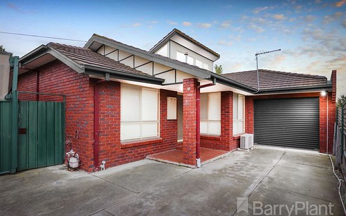 2/28 Armstrong St, Sunshine West VIC 3020