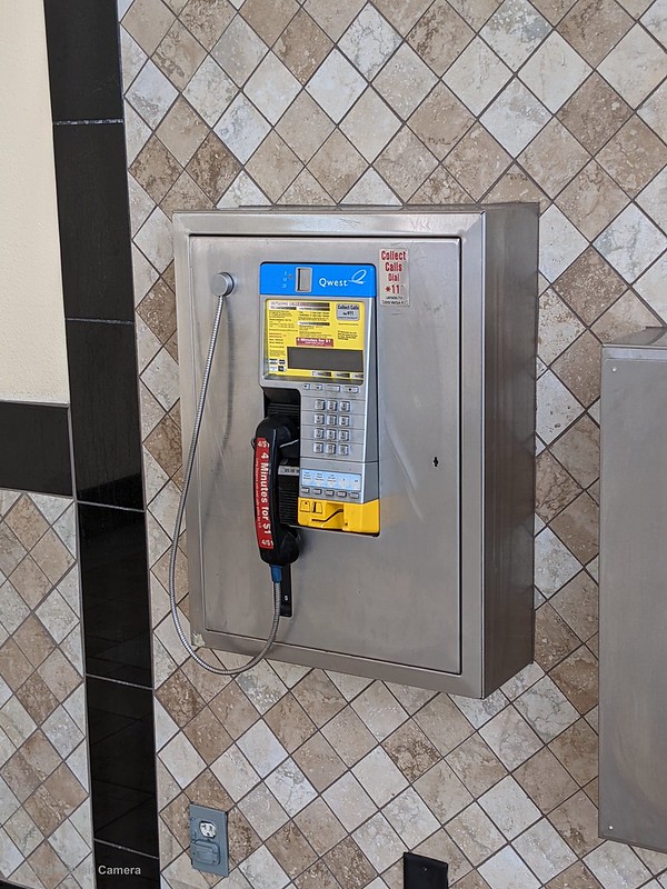 Qwest Payphone<br/>© <a href="https://flickr.com/people/39826442@N08" target="_blank" rel="nofollow">39826442@N08</a> (<a href="https://flickr.com/photo.gne?id=51622964787" target="_blank" rel="nofollow">Flickr</a>)