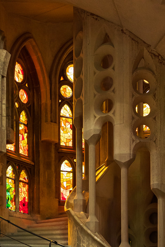 Sagrada Família stairs<br/>© <a href="https://flickr.com/people/140977171@N08" target="_blank" rel="nofollow">140977171@N08</a> (<a href="https://flickr.com/photo.gne?id=51624844592" target="_blank" rel="nofollow">Flickr</a>)