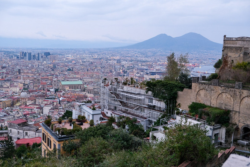 Naples and Vesuvius<br/>© <a href="https://flickr.com/people/10345599@N03" target="_blank" rel="nofollow">10345599@N03</a> (<a href="https://flickr.com/photo.gne?id=51626453278" target="_blank" rel="nofollow">Flickr</a>)