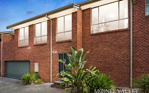 2/4 Weyburn Place, Avondale Heights VIC
