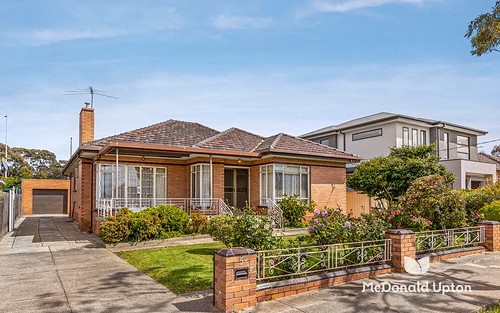 5 Bowes Av, Airport West VIC 3042