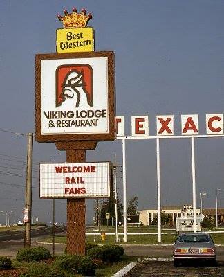 Texaco Gas Station & Viking Ridge Restaurant (1980)