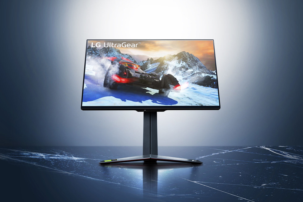 02-LG UltraGear™電競顯示器採用Nano IPS面板技術，搭載27吋UHD 4K 螢幕，提供優異畫質表現、絕佳色彩效能，帶來前所未有極致影像表現。