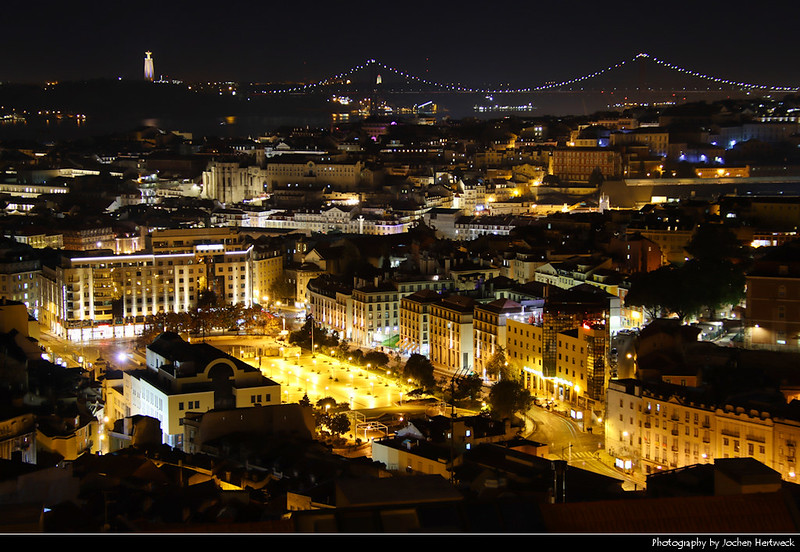 View from Miradouro da Senhora do Monte at Night, Lisbon, Portugal<br/>© <a href="https://flickr.com/people/59238173@N07" target="_blank" rel="nofollow">59238173@N07</a> (<a href="https://flickr.com/photo.gne?id=51684131234" target="_blank" rel="nofollow">Flickr</a>)